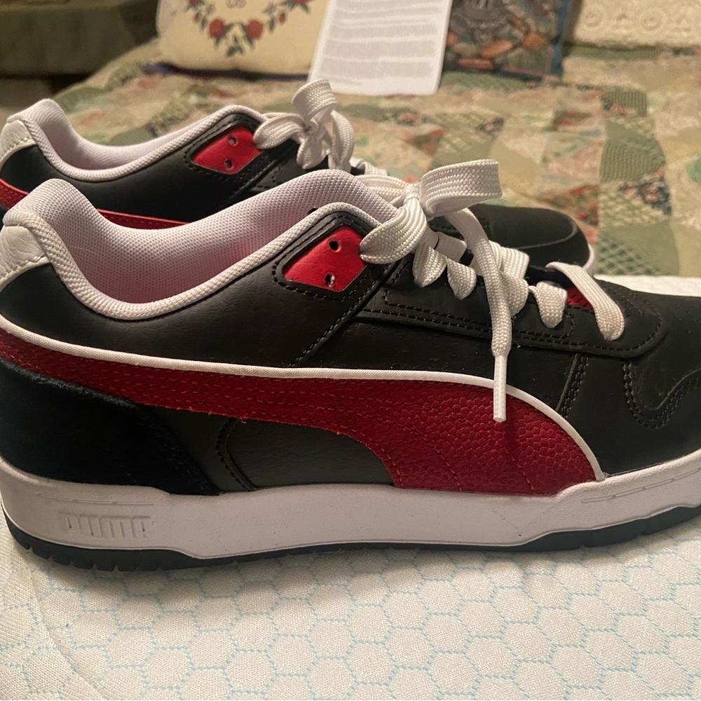 Puma Black and Red Sneakers with Low-Top Design and Cushioned Midsole